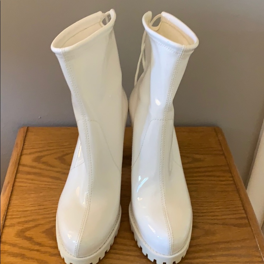 Vinyl leather NEW Stuart Weitzman boots 9.5